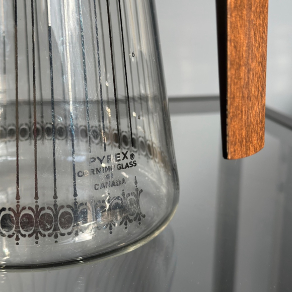 Pyrex 6 cup vintage coffee carafe | made in Canada - Picture 4 of 4